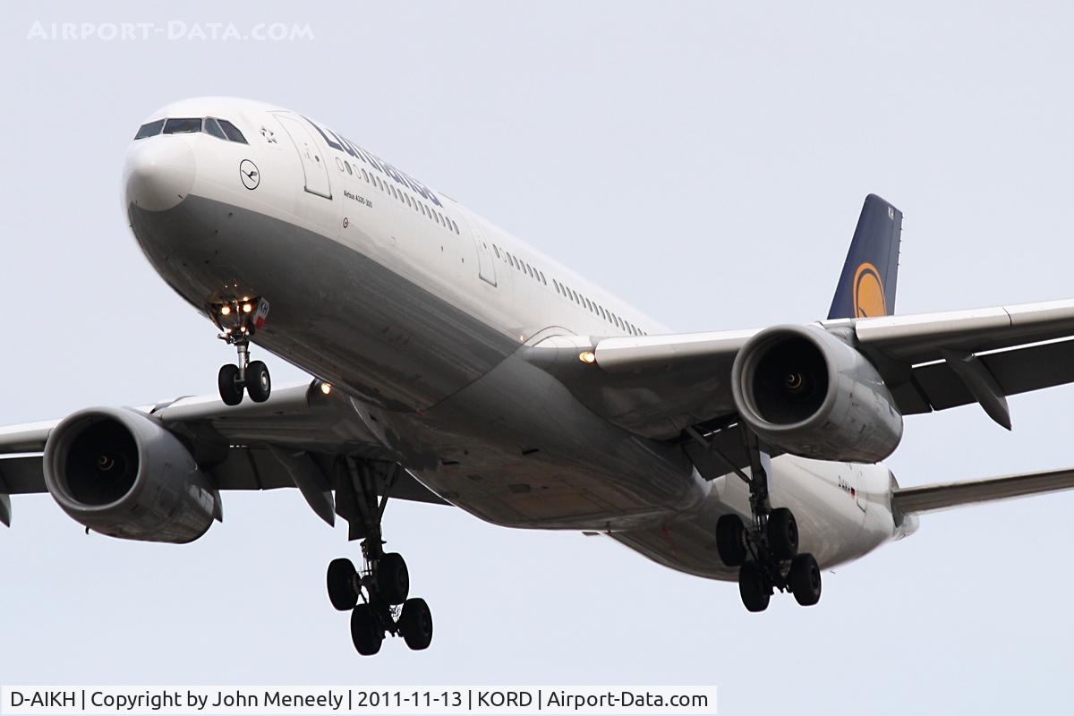 D-AIKH, 2005 Airbus A330-343X C/N 648, Short final for 28