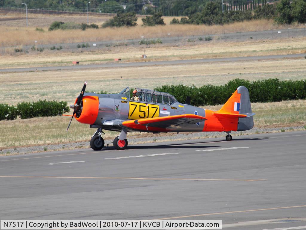 N7517, 1943 North American AT-6D Texan C/N 88-15052, Taxiing at Nut Tree airport.