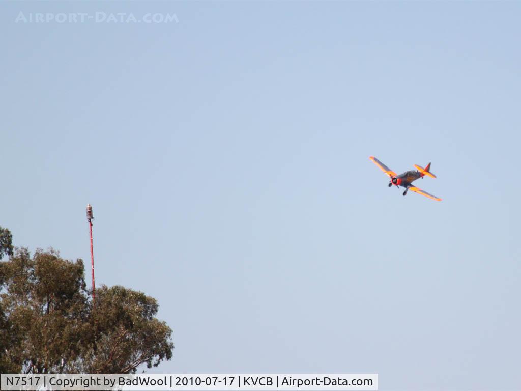 N7517, 1943 North American AT-6D Texan C/N 88-15052, Banking for approach to Nut Tree airport.
