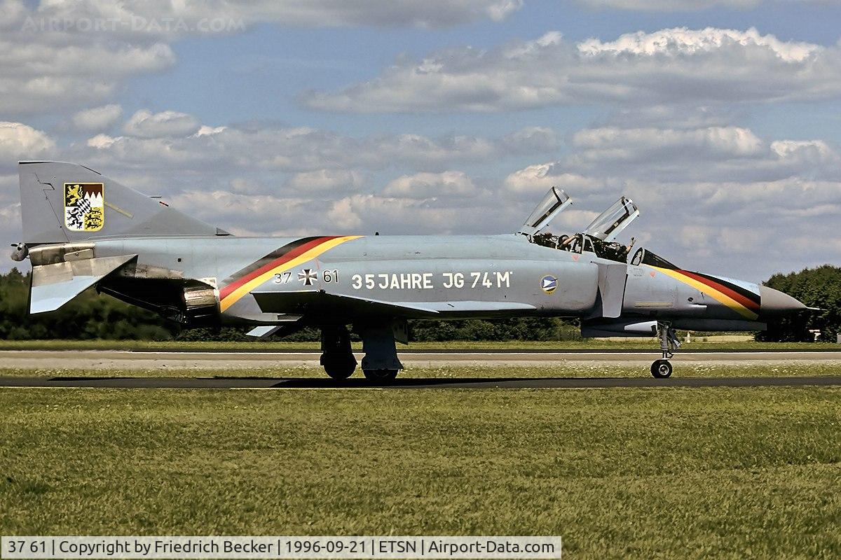 37 61, 1972 McDonnell Douglas F-4F Phantom II C/N 4497, taxying back to the flightline