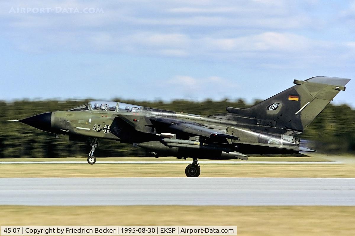 45 07, Panavia Tornado IDS C/N 521/GS160/4207, departure from Skrydstrup