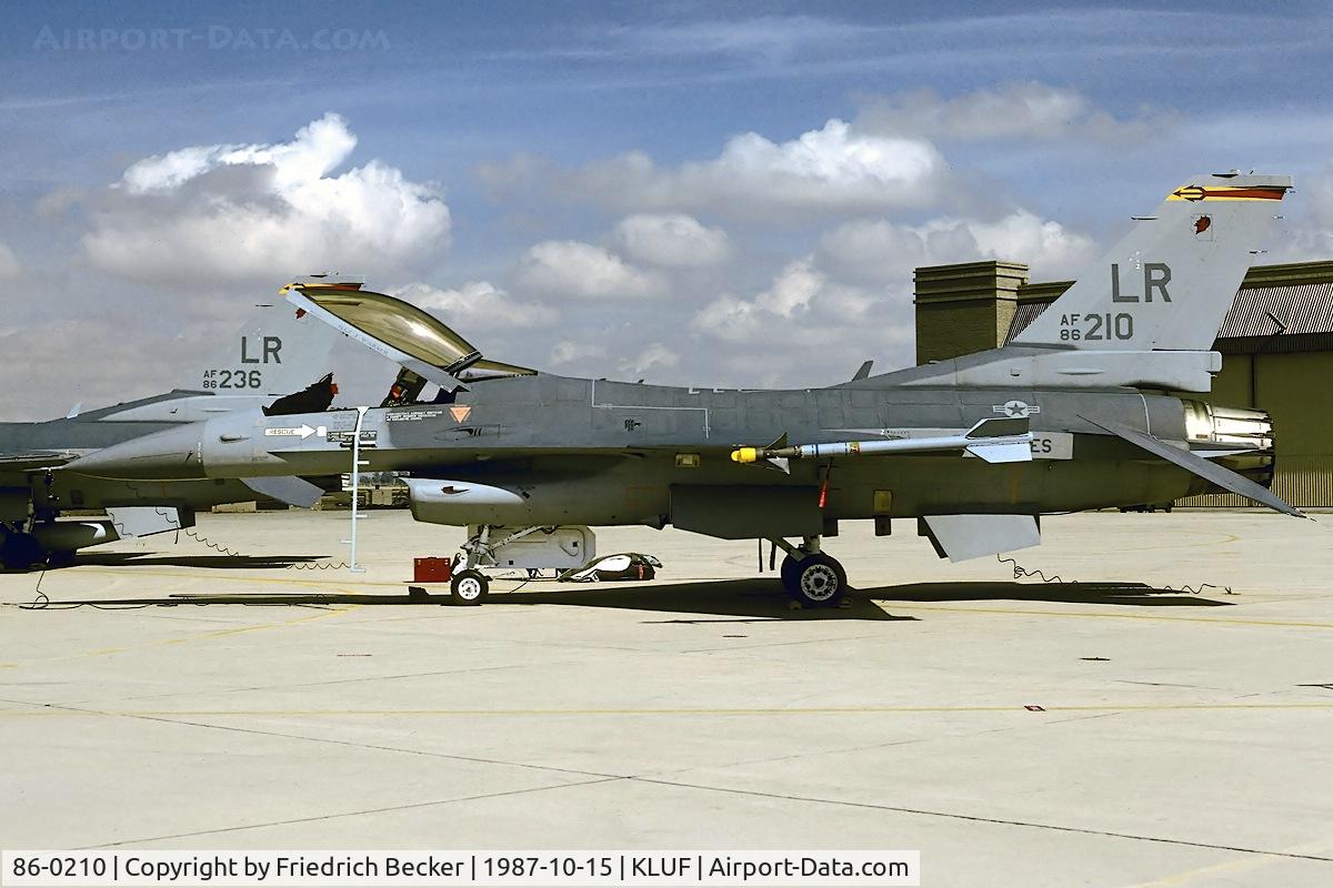 86-0210, 1986 General Dynamics F-16C Fighting Falcon C/N 5C-316, flightline at Luke