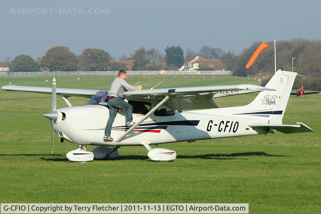 G-CFIO, 2002 Cessna 172S Skyhawk SP C/N 172S9079, 2002 Cessna 172S, c/n: 172S9079 at Rochester, Kent