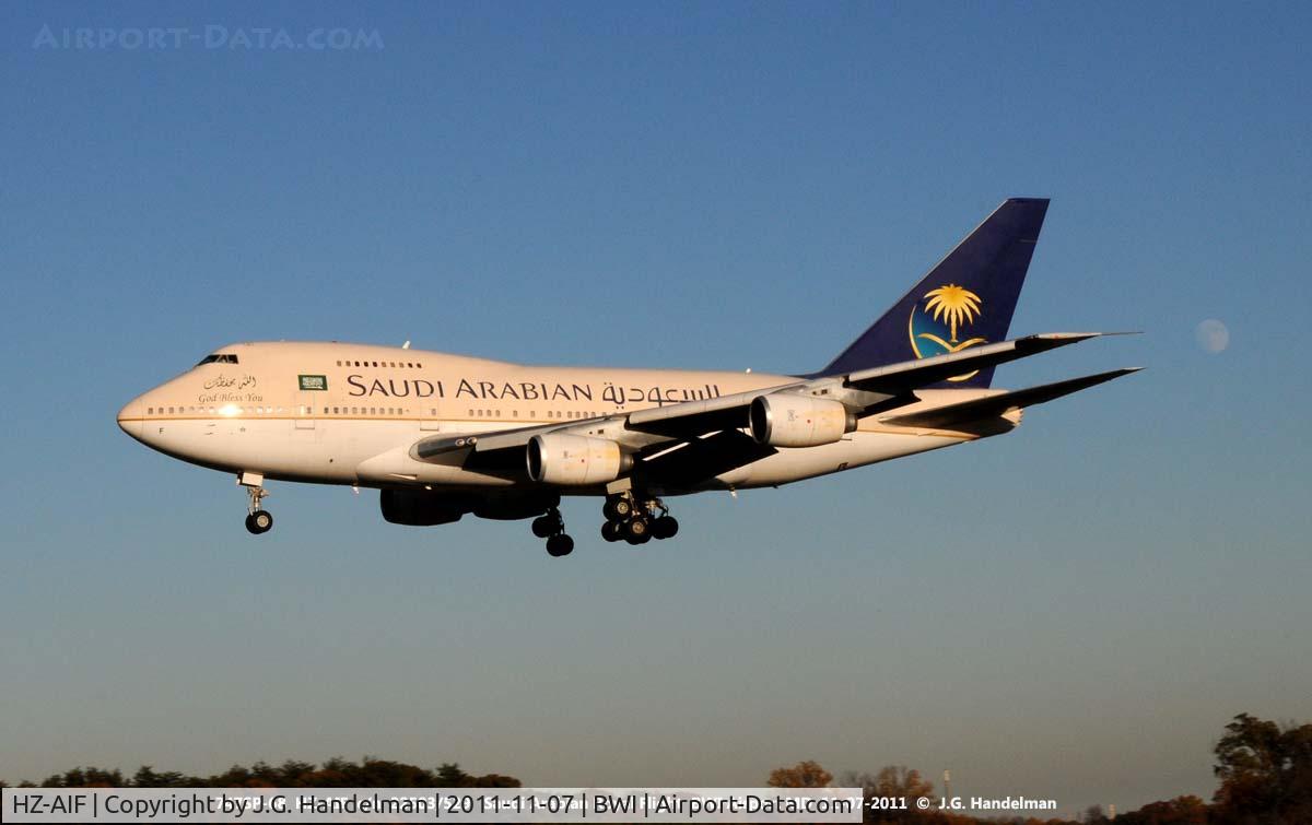 HZ-AIF, 1981 Boeing 747SP-68 C/N 22503, On final to 33L.
