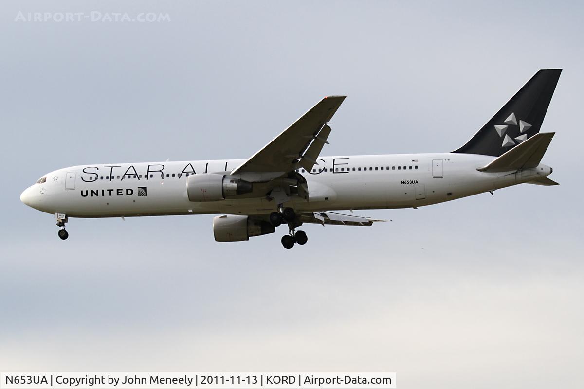 N653UA, 1992 Boeing 767-322 C/N 25391, Star Alliance color-scheme