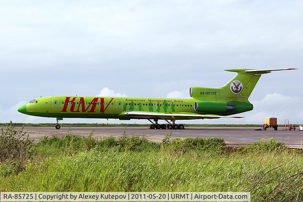 RA-85725, 1992 Tupolev Tu-154M C/N 92A907, ex-S7