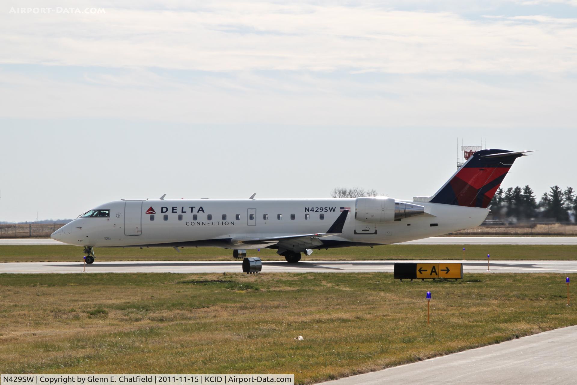 N429SW, 2001 Bombardier CRJ-200LR (CL-600-2B19) C/N 7518, Taxiing in after landing runway 27