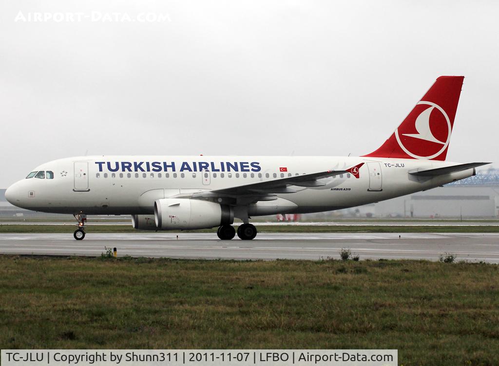 TC-JLU, 2011 Airbus A319-132 C/N 4695, Taxiing to the Terminal...
