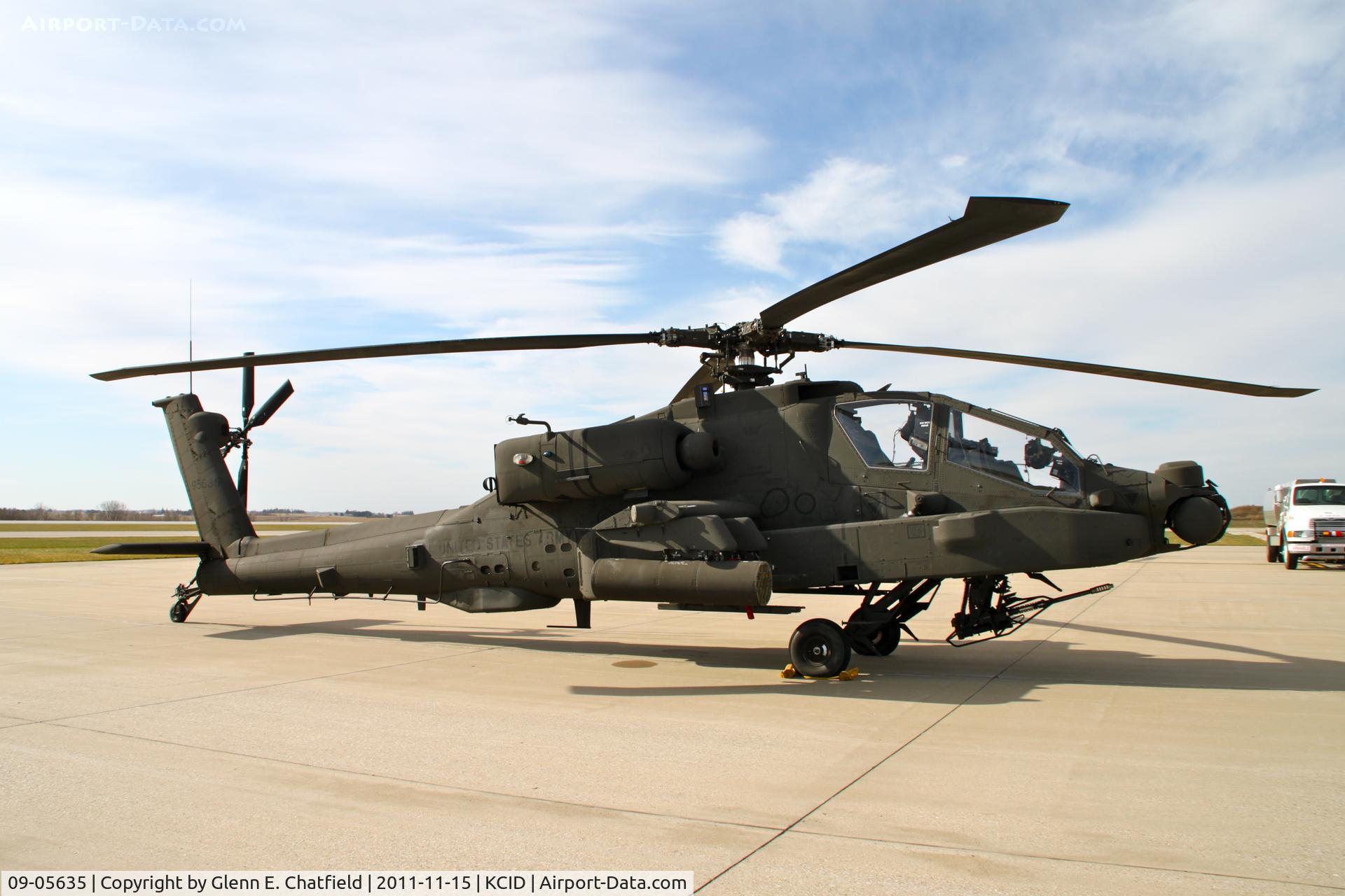 09-05635, 2011 Boeing AH-64D Apache C/N PVD635, Parked on the PS Air ramp.  Refueling stop on the way from Pennsylvania to Utah.