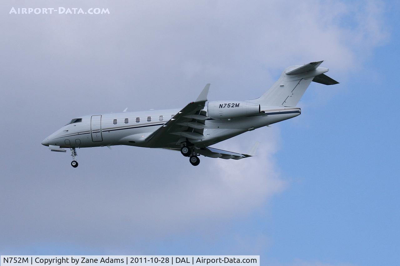 N752M, 2008 Bombardier Challenger 300 (BD-100-1A10) C/N 20210, Landing at Dallas Love Field