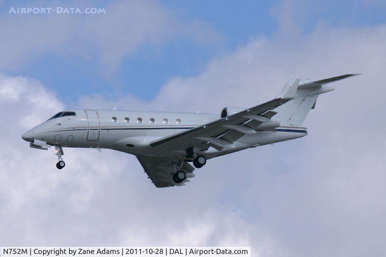 N752M, 2008 Bombardier Challenger 300 (BD-100-1A10) C/N 20210, Landing at Dallas Love Field