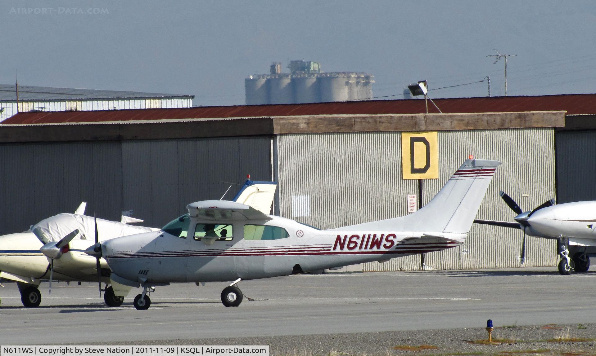 N611WS, 1975 Cessna T210L Turbo Centurion C/N 21061134, 1975 Cessna T210L taxis at San Carlos, CA