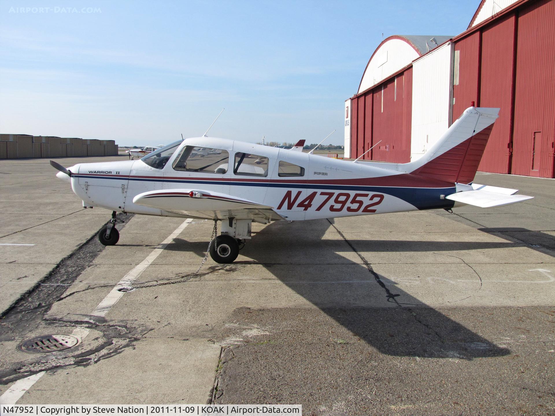 N47952, 1977 Piper PA-28-161 C/N 28-7816168, Locally-based 1977 Piper PA-28-161 on North Field ramp at Oakland, CA