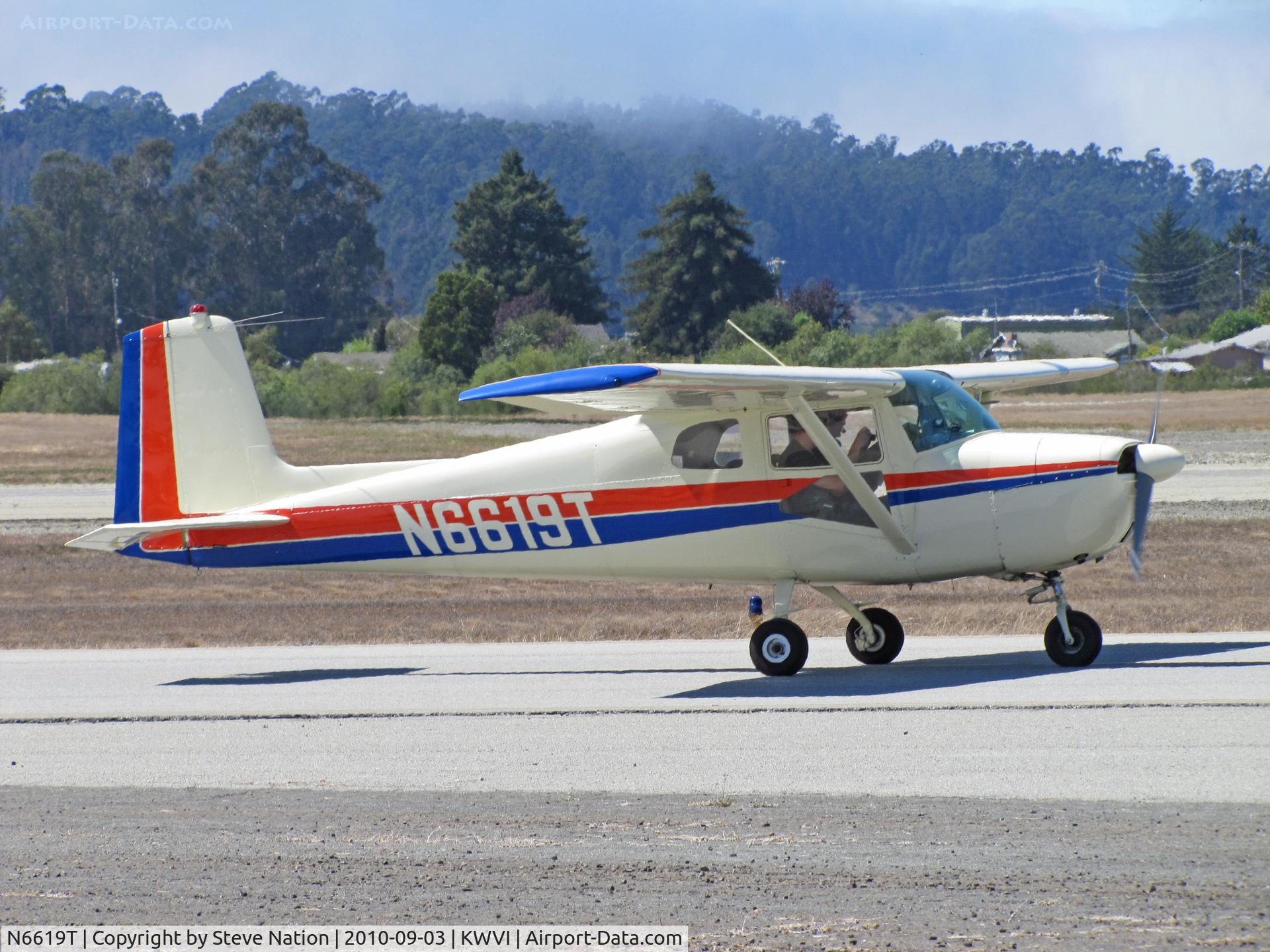 N6619T, 1960 Cessna 150A C/N 15059019, Straight-tail 1960 Cessna 150A taxis @ Watsonville Fly-In
