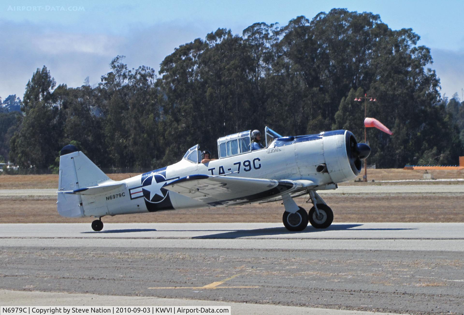 N6979C, North American AT-6D Texan C/N 42-85408, North American AT-6D (42-85408) painted as USAF TA-079 taxying @ Watsonville Fly-In