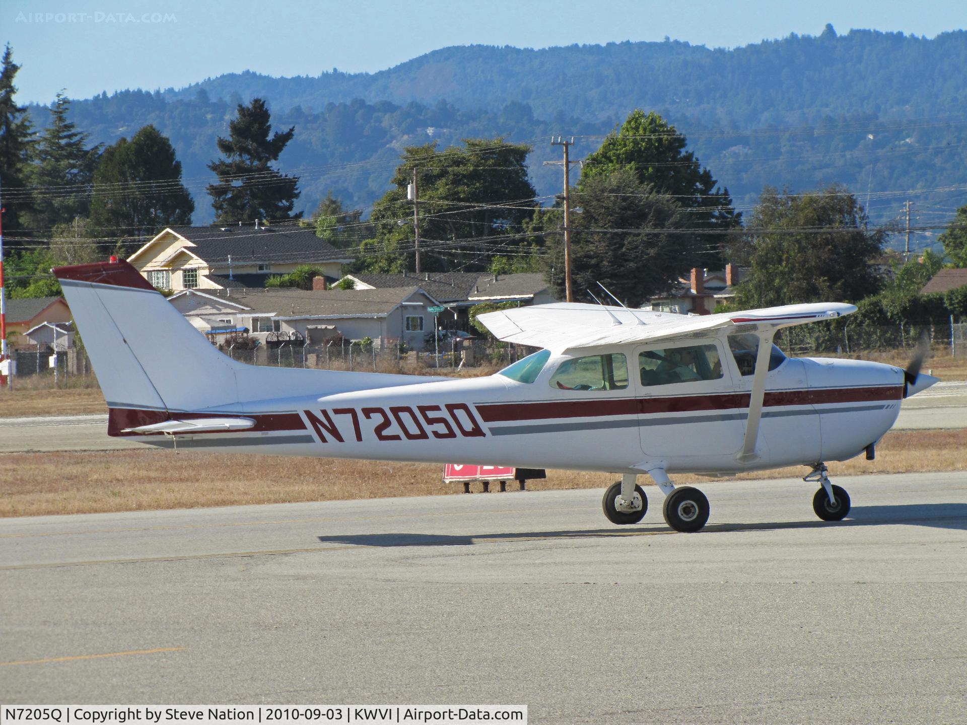 N7205Q, 1972 Cessna 172L C/N 17260505, 1972 Cessna 172L taxying @ Watsonville, CA Fly-In