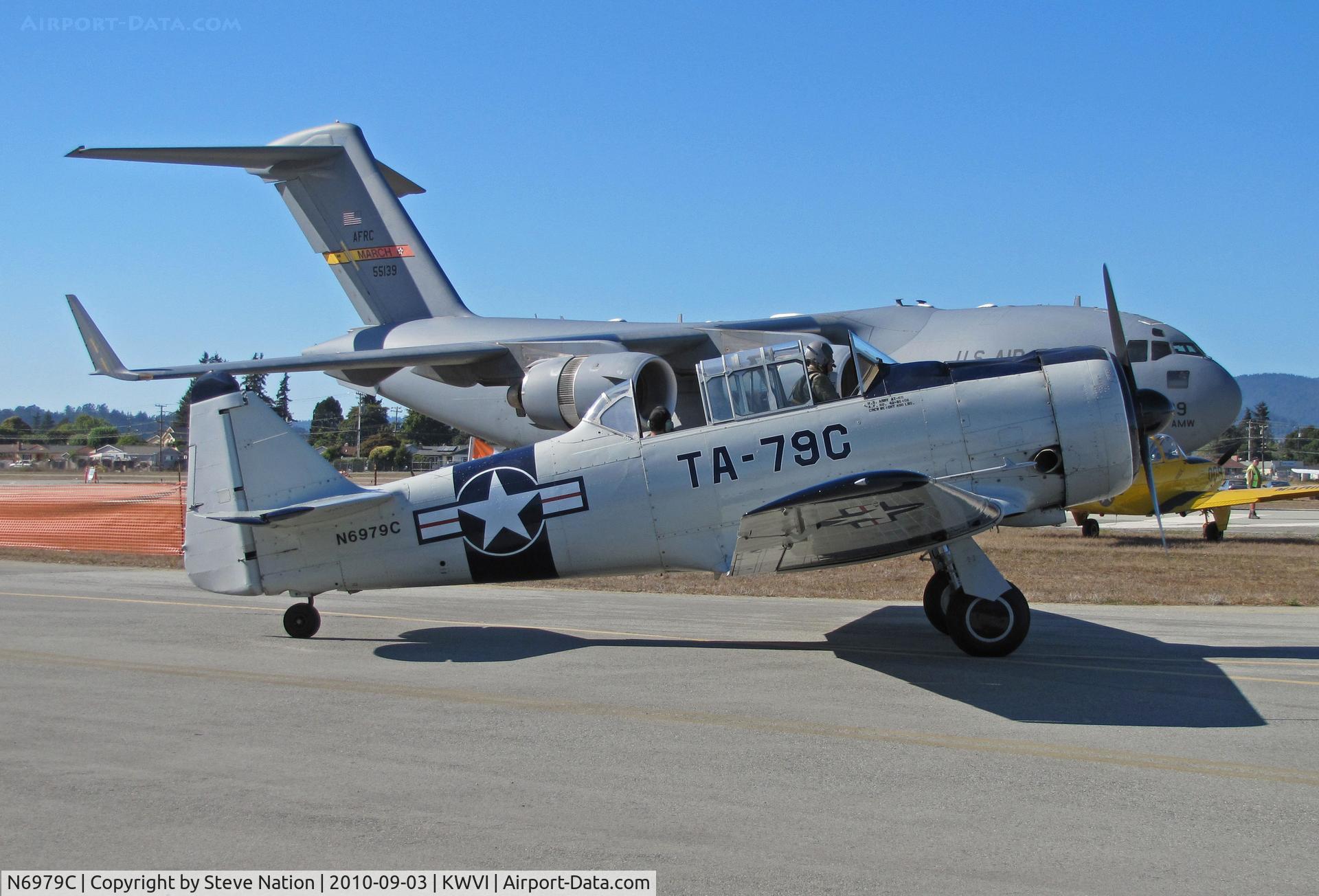 N6979C, North American AT-6D Texan C/N 42-85408, North American AT-6D (42-85408) painted as USAF TA-079 taxying @ Watsonville Fly-In
