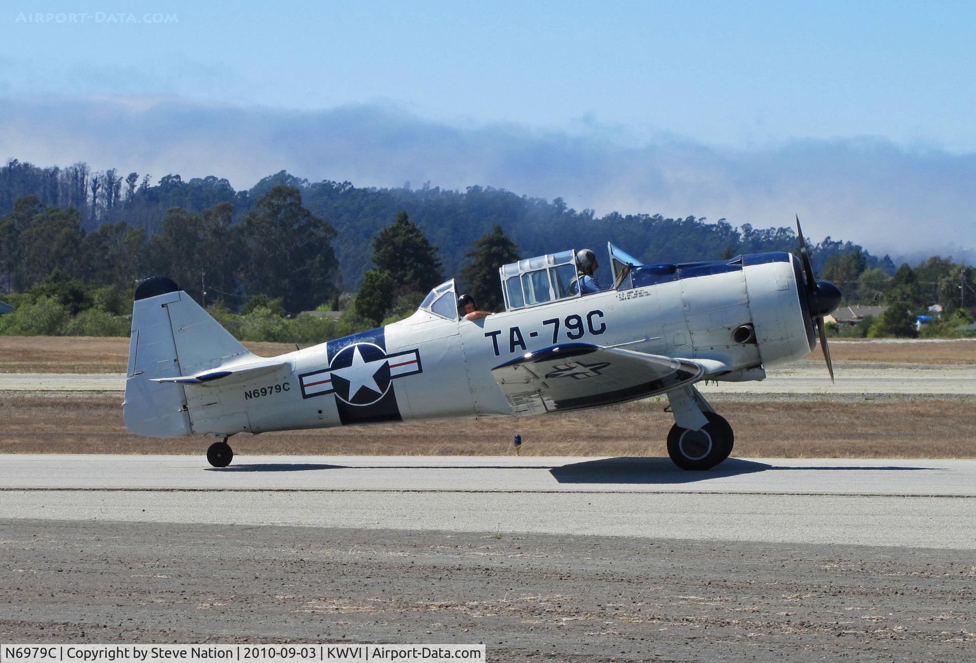 N6979C, North American AT-6D Texan C/N 42-85408, North American AT-6D (42-85408) painted as USAF TA-079 taxying @ Watsonville Fly-In