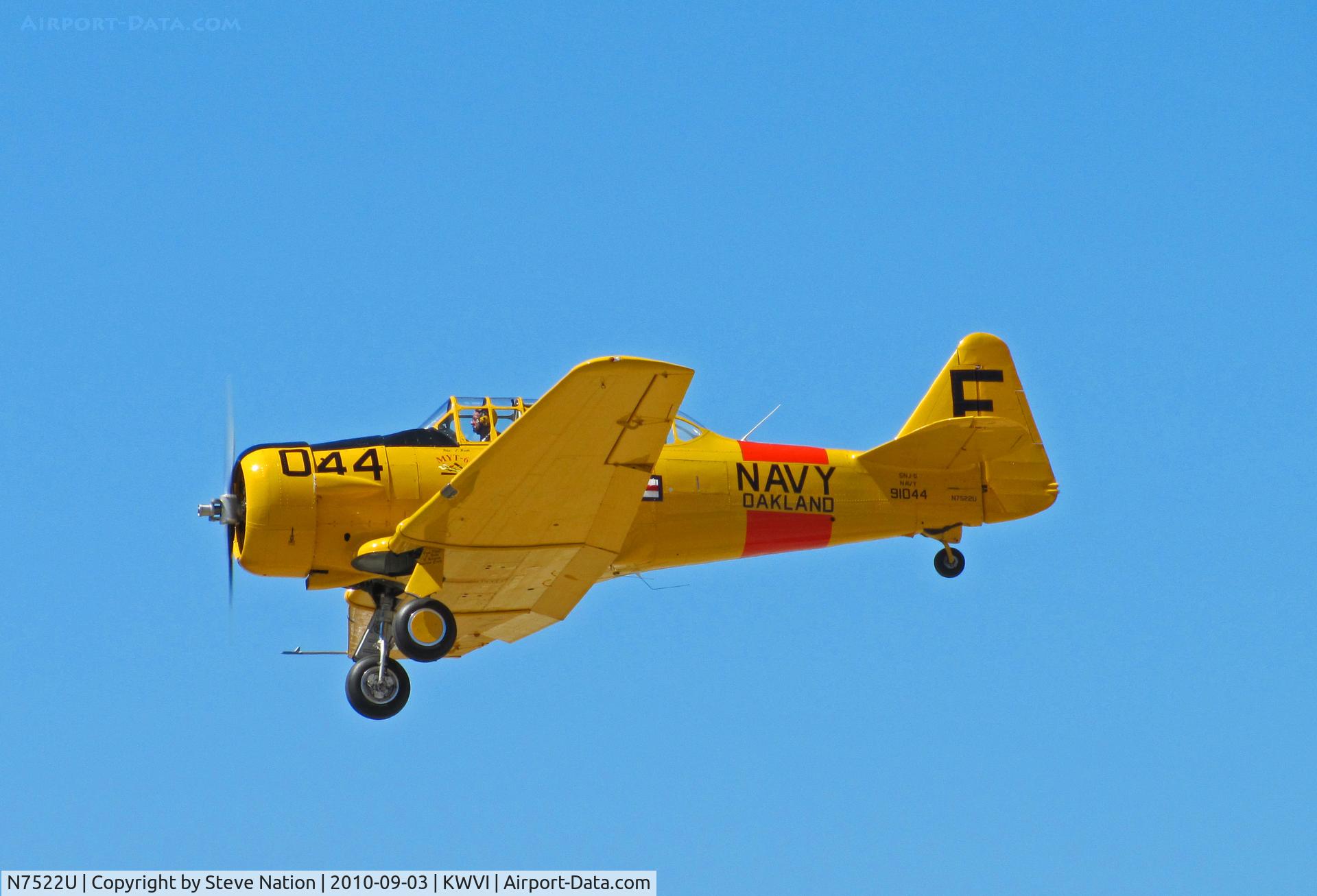 N7522U, 1952 Canadian Car & Foundry Harvard MK IV C/N CCF4-214, 1952 CCF Harvard Mk IV painted as USN SNJ-5 BuAer 91044 F/044 Navy OAKLAND yellow cs & red band landing @ Watsonville Fly-In