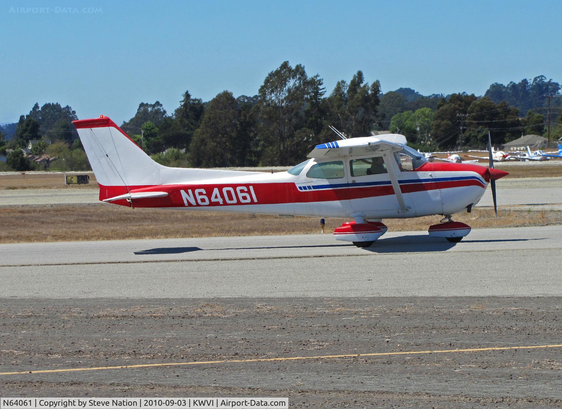 N64061, 1975 Cessna 172M C/N 17264994, Locally-based 1975 Cessna 172M taxying @ Watsonville Fly-In