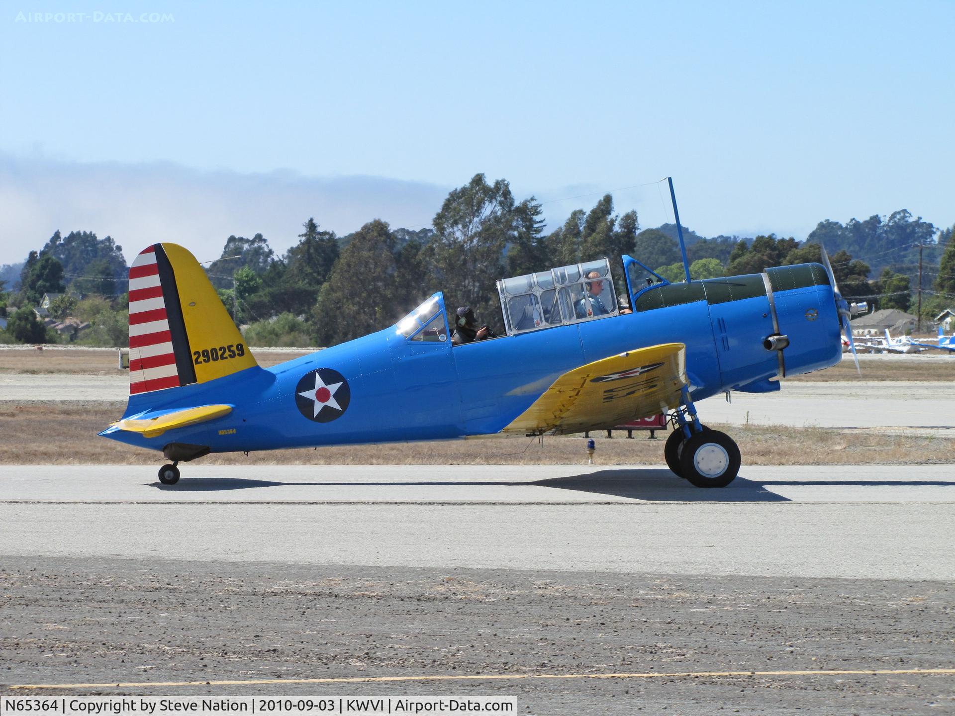 N65364, 1945 Convair BT-15 C/N 791216, Convair BT-15 (according to FAA register) painted as USAAC Vultee BT-13B 42-90259 and taxying @ Watsonville, CA Fly-In