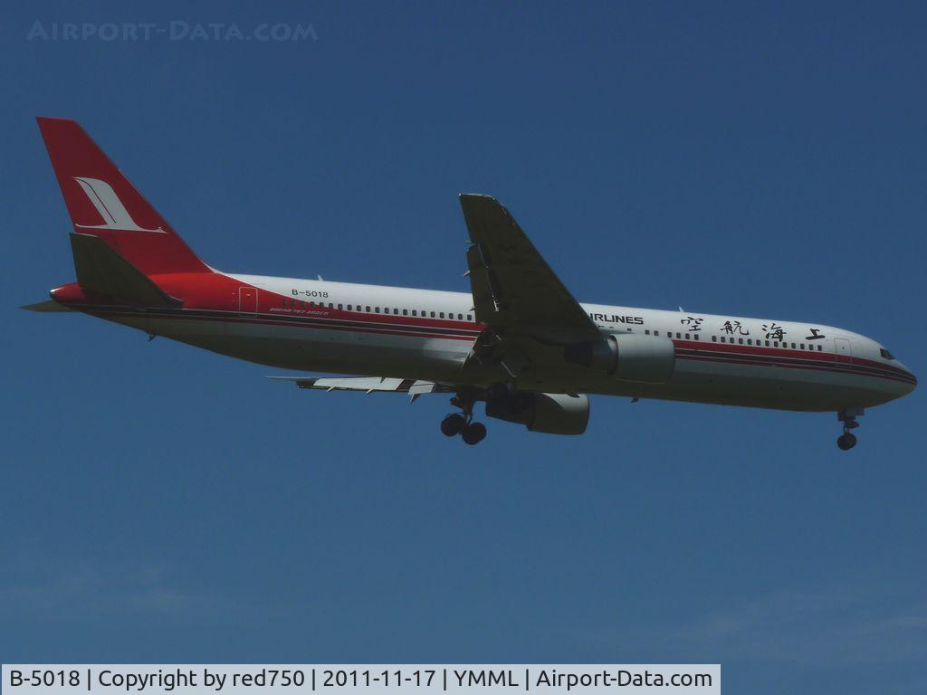 B-5018, 1998 Boeing 767-3Q8/ER C/N 28207, Shanghai Airlines 767 approaching rwy 27 at MEL