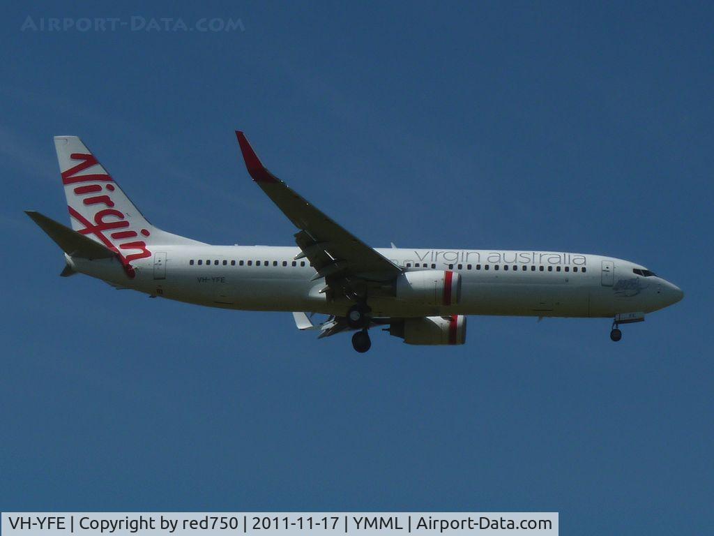 VH-YFE, 2011 Boeing 737-81D C/N 39414, Virgin Airlines Boeing 737 in new livery approaching rwy 27 at MEL