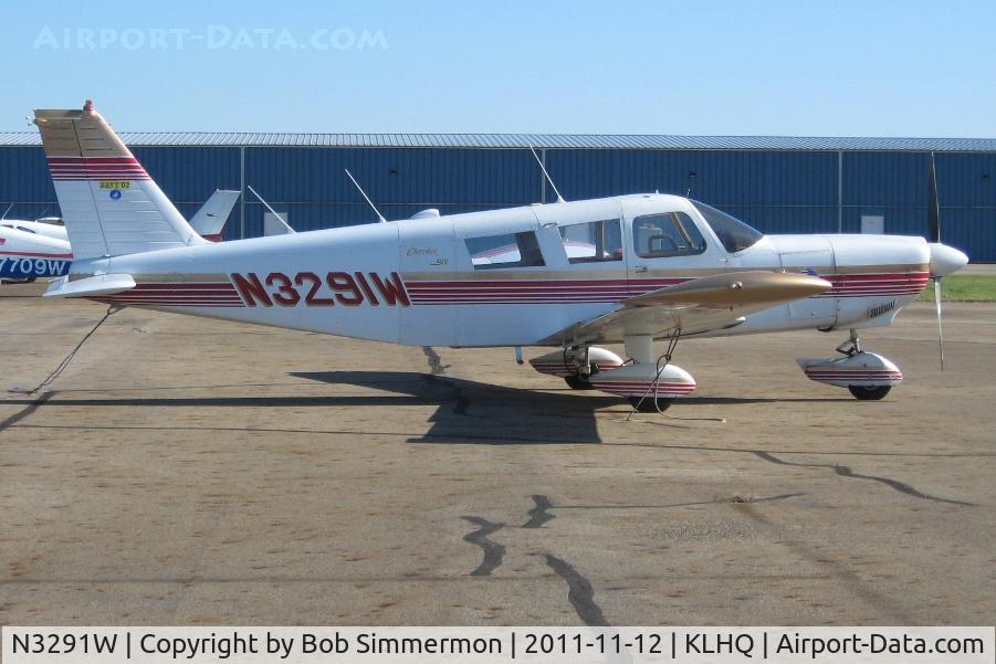 N3291W, 1965 Piper PA-32-260 Cherokee Six C/N 32-124, On the ramp at Lancaster, Ohio