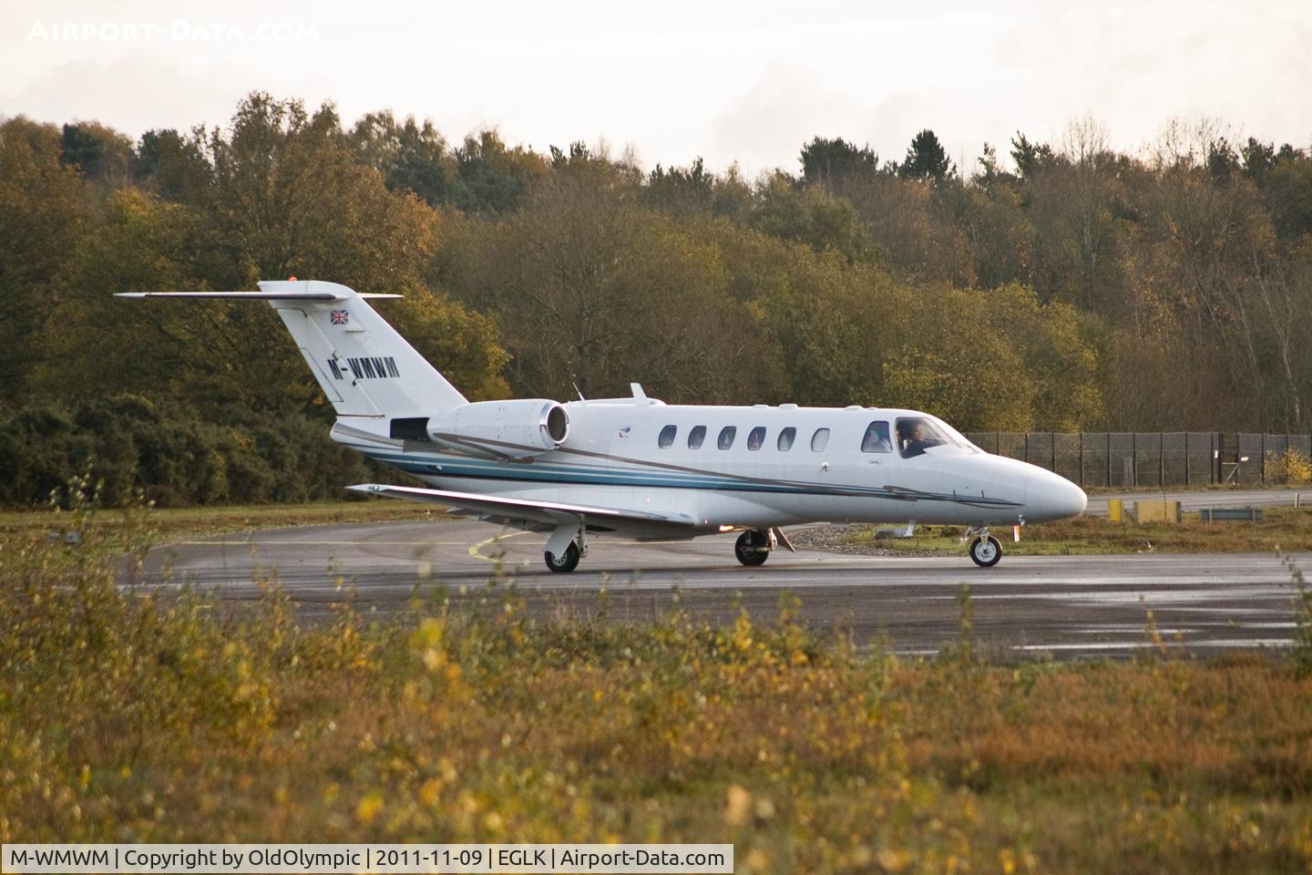M-WMWM, 2002 Cessna 525A CitationJet CJ2 C/N 525A-0113, Rolling