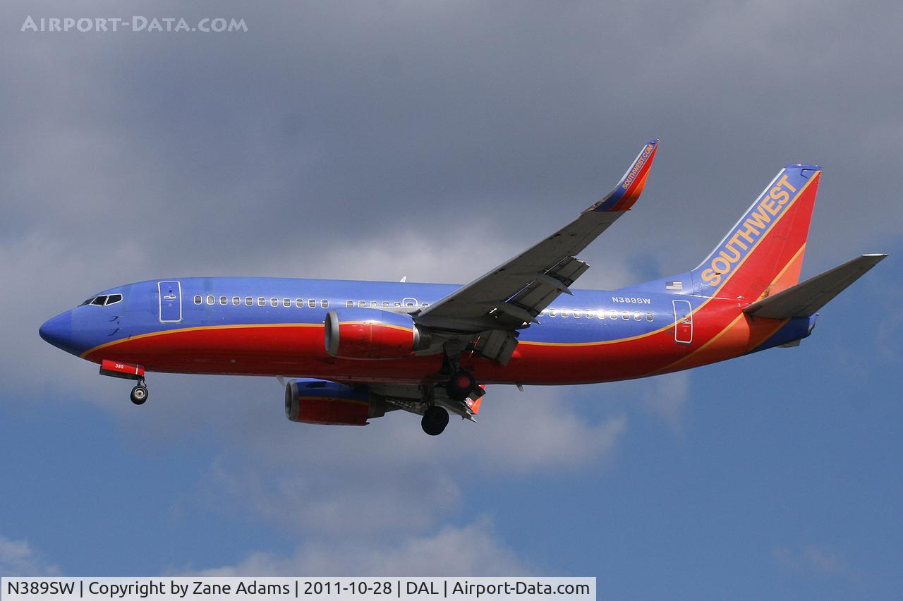 N389SW, 1994 Boeing 737-3H4 C/N 26592, Landing at Dallas Love Field