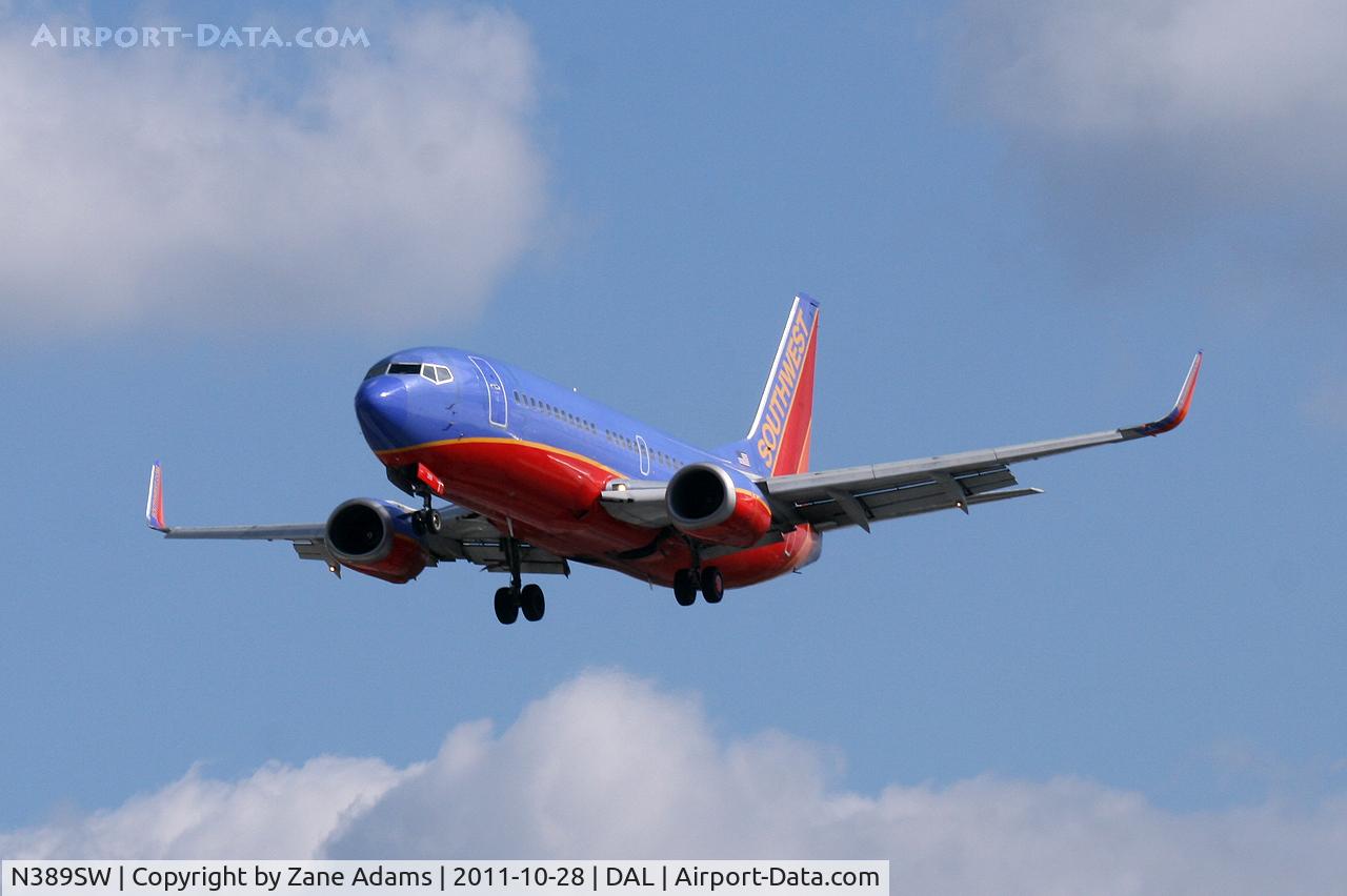 N389SW, 1994 Boeing 737-3H4 C/N 26592, Landing at Dallas Love Field