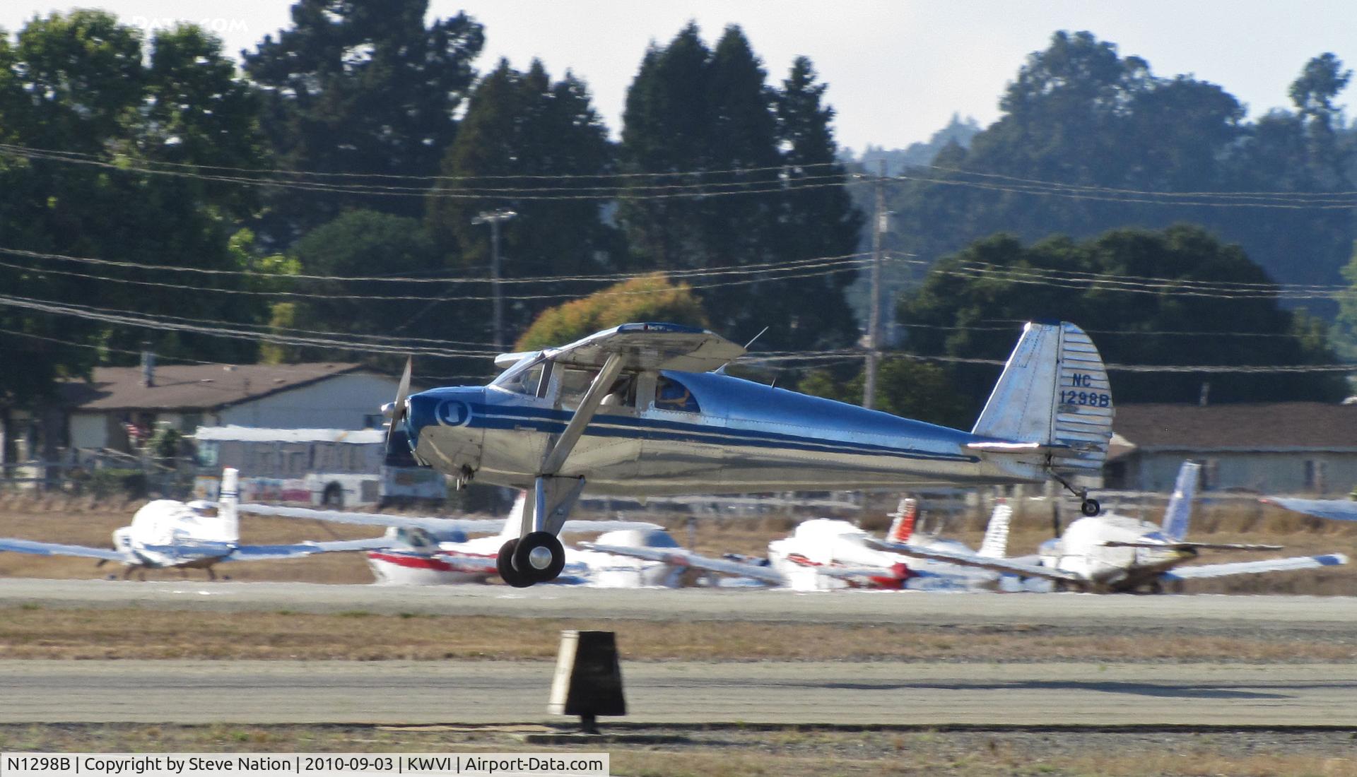 N1298B, 1947 Luscombe 8E Silvaire C/N 5925, 1977 Luscombe 8E landing @ Watsonville Fly-In
