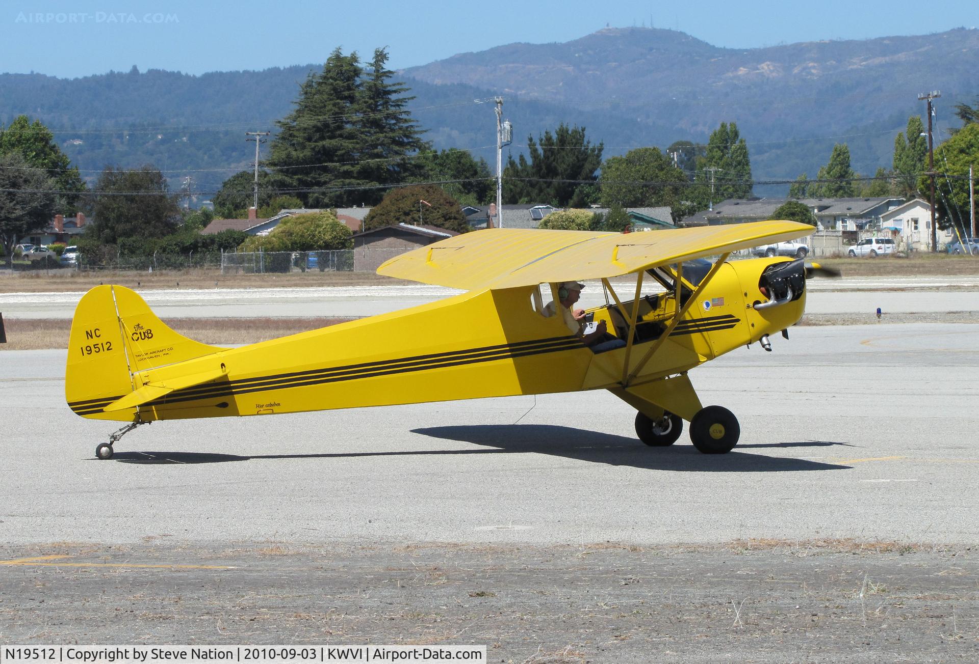 N19512, 1937 Taylor J-2 Cub C/N 1712, 1937 Taylor J-2 painted as NC19512 taxiing @ Watsonville Fly-In