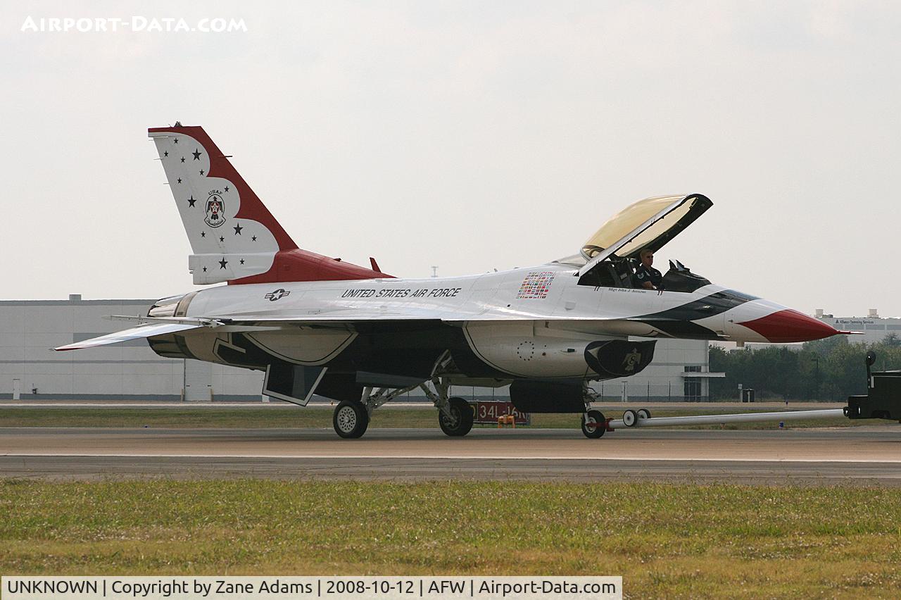 UNKNOWN, General Dynamics F-16C Fighting Falcon C/N Unknown, Thunderbird 0? at the 2008 Alliance Airshow
