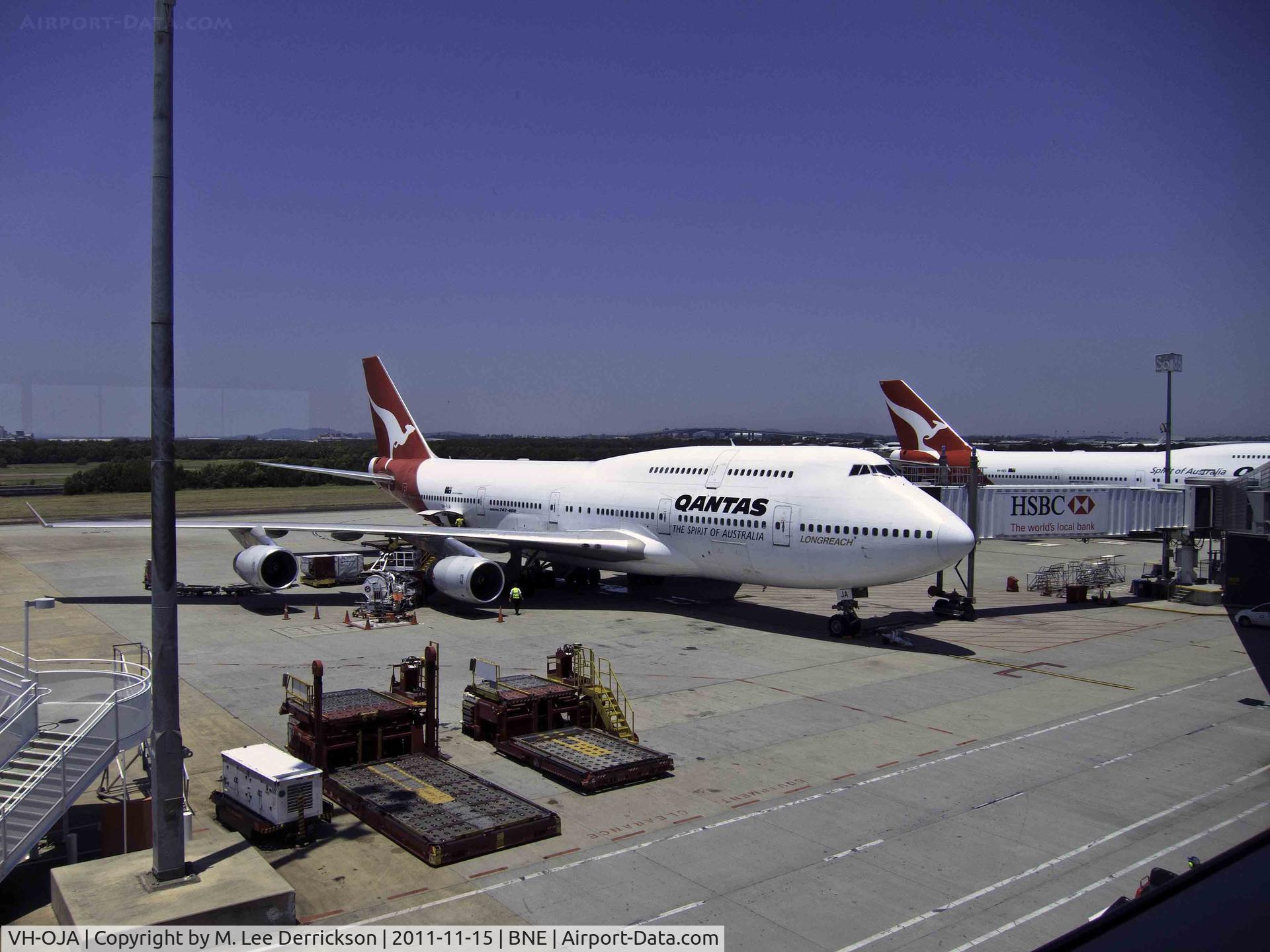 VH-OJA, 1989 Boeing 747-438 C/N 24354, Pre-flight preparations at Brisbane prior to departure for Los Angeles.