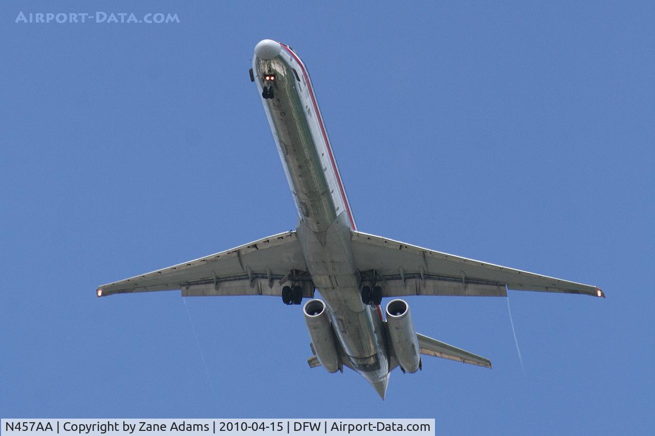 N457AA, 1988 McDonnell Douglas MD-82 (DC-9-82) C/N 49562, MD-80 landing at DFW airport