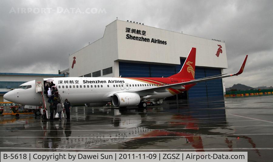 B-5618, 2011 Boeing 737-87L C/N 39151, B-5618