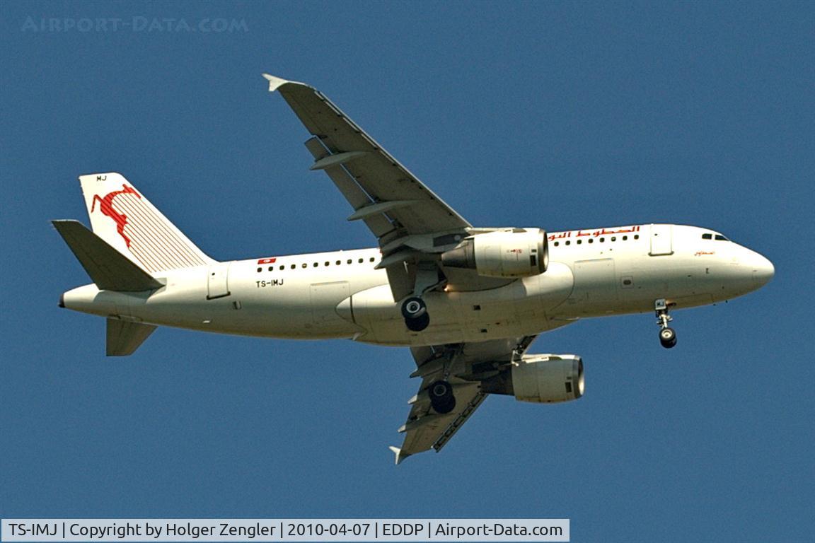 TS-IMJ, 1998 Airbus A319-114 C/N 869, Final approach on rwy 26R....