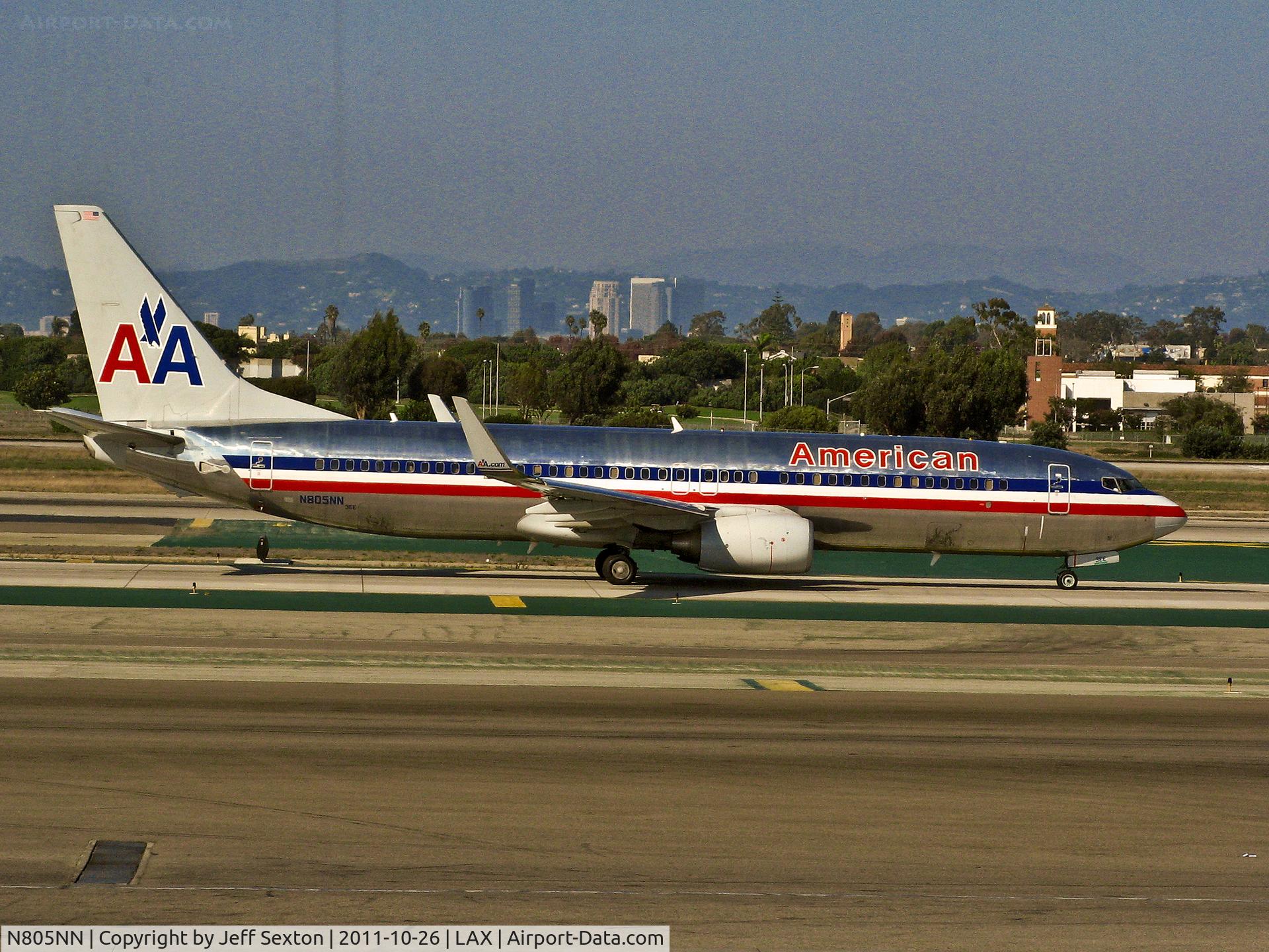 N805NN, 2009 Boeing 737-823 C/N 31075, Taxiing at LAX