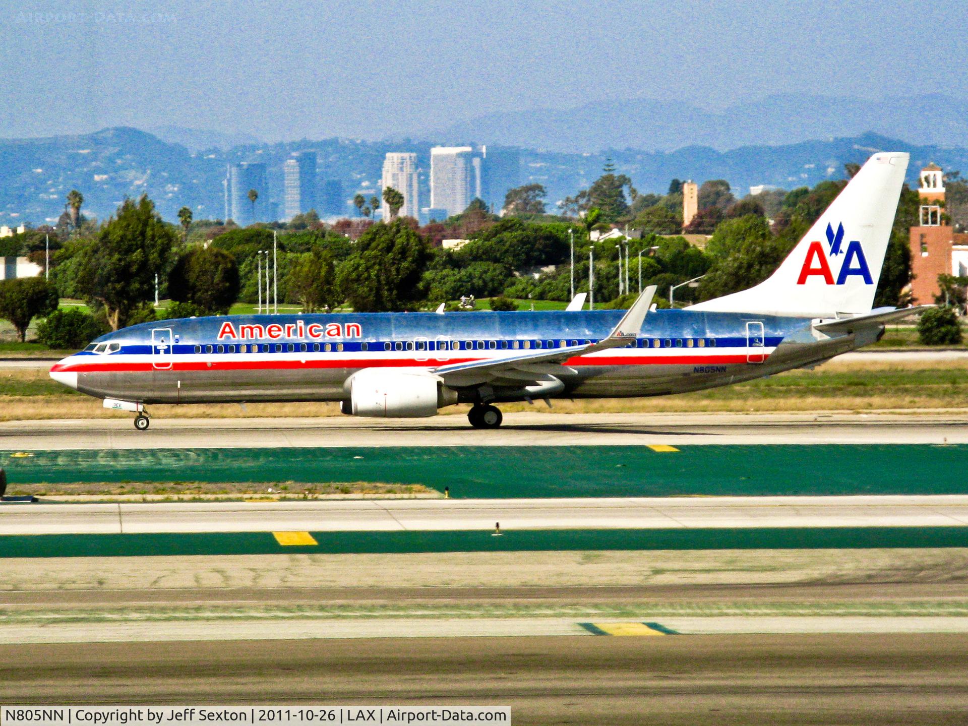 N805NN, 2009 Boeing 737-823 C/N 31075, Take off from LAX