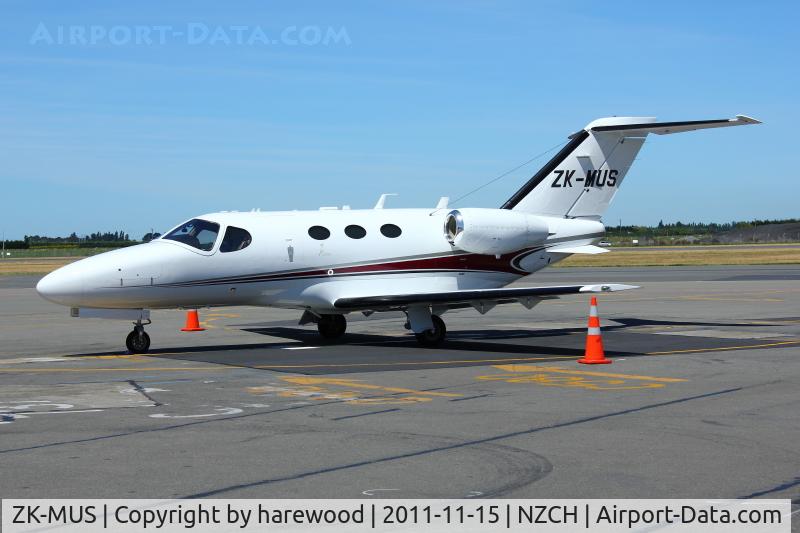 ZK-MUS, 2008 Cessna 510 Citation Mustang Citation Mustang C/N 510-0054, Awaiting passengers.