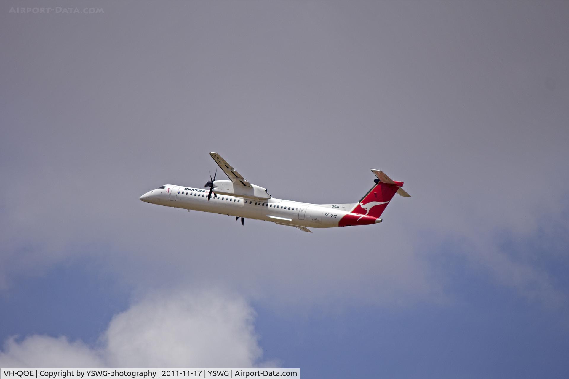 VH-QOE, 2006 De Havilland Canada DHC-8-402Q Dash 8 C/N 4125, QantasLink, VH-QOE, Bombardier Dash 8 Q402 shortly after take off.