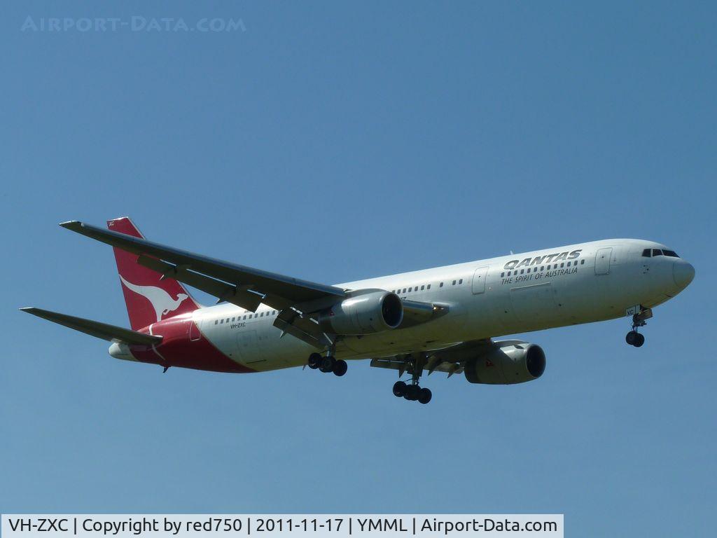 VH-ZXC, 1990 Boeing 767-336 C/N 24339, Zulu Xray Charlie approaching rwy 27 at MEL