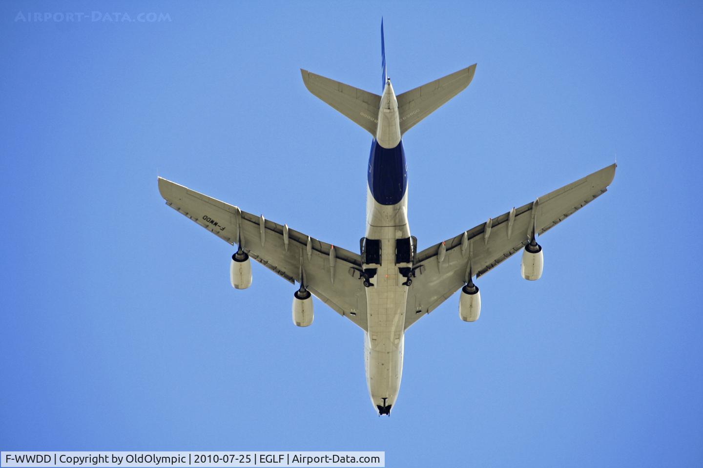F-WWDD, 2005 Airbus A380-861 C/N 004, Lowering Landing Gear on approach at end of display