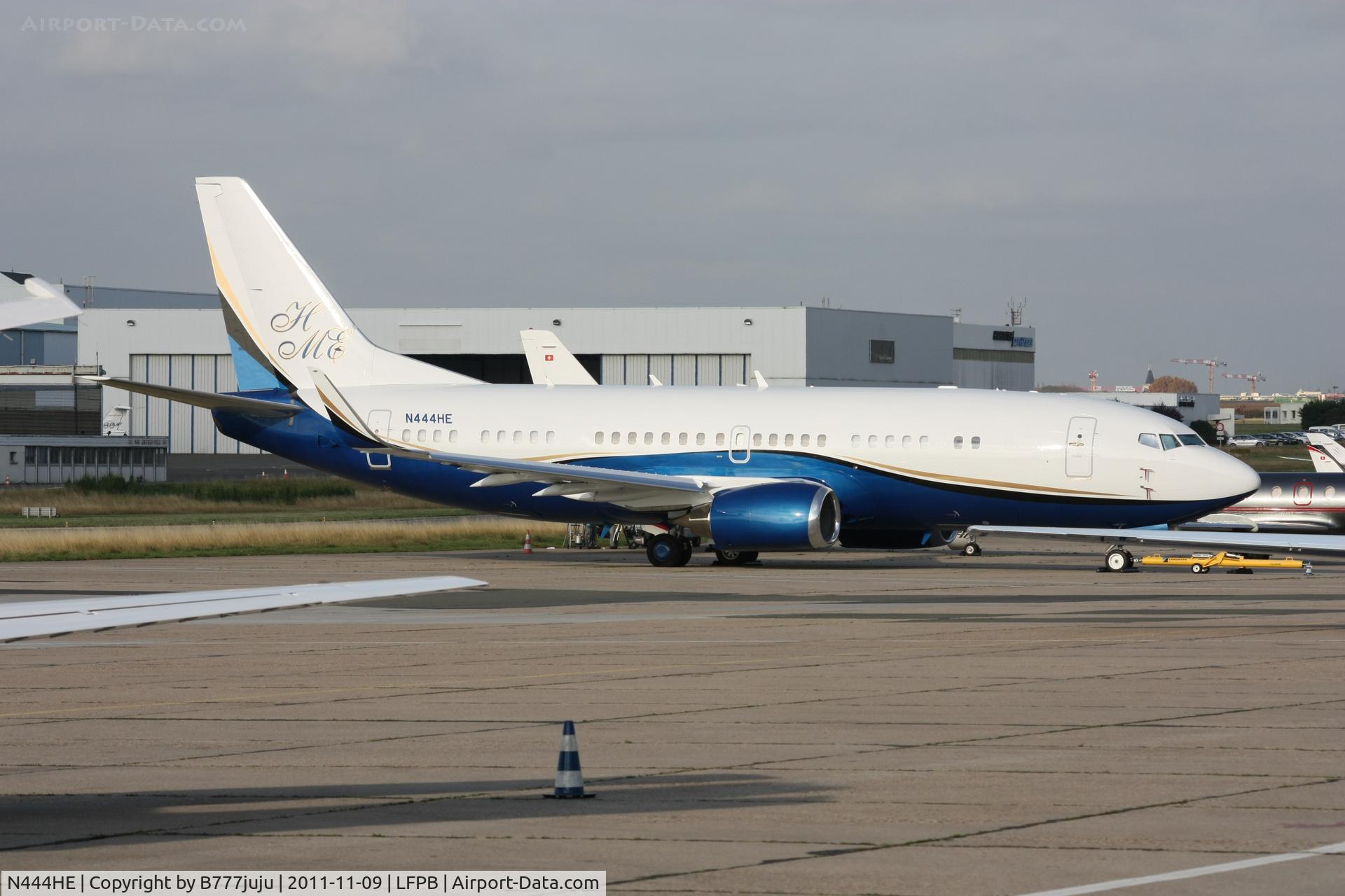 N444HE, 1987 Boeing 737-300 C/N 23800, with new peint