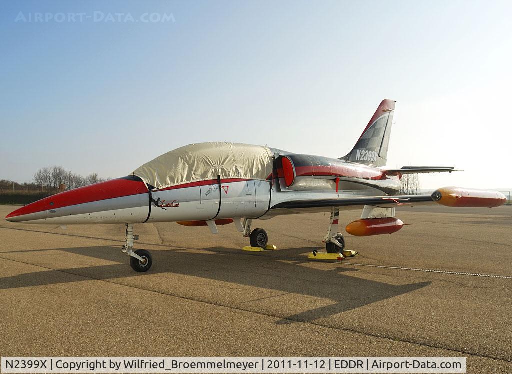 N2399X, 1980 Aero L-39C Albatros C/N 031612, Waiting for the Pilots.