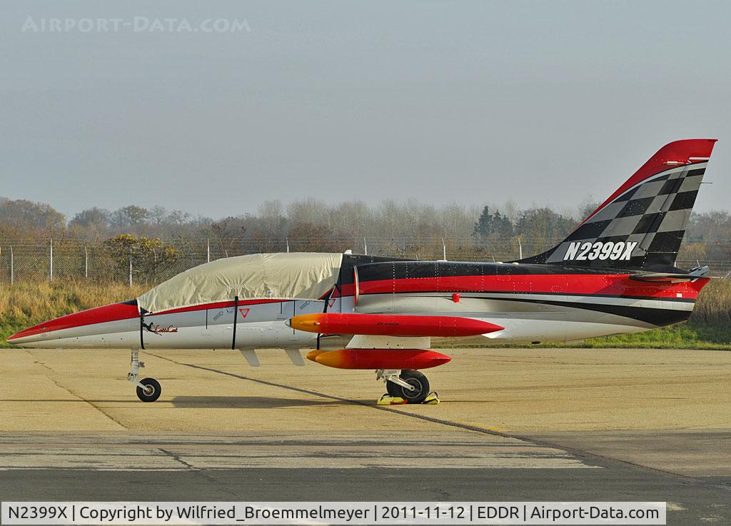 N2399X, 1980 Aero L-39C Albatros C/N 031612, Waiting for the Pilots.
