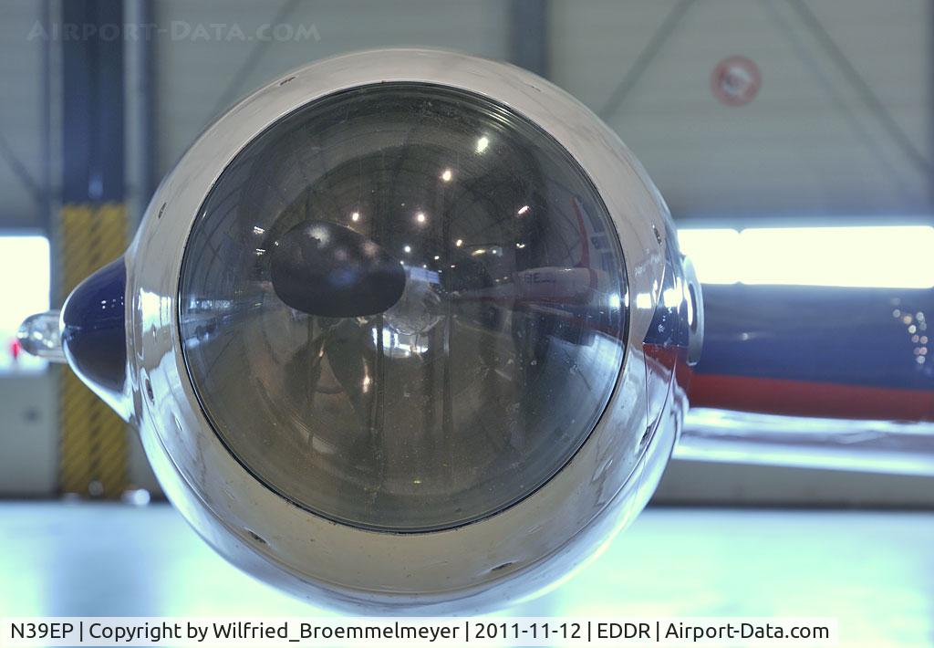 N39EP, 1984 Aero L-39C Albatros C/N 432845, Look in my eye, baby !