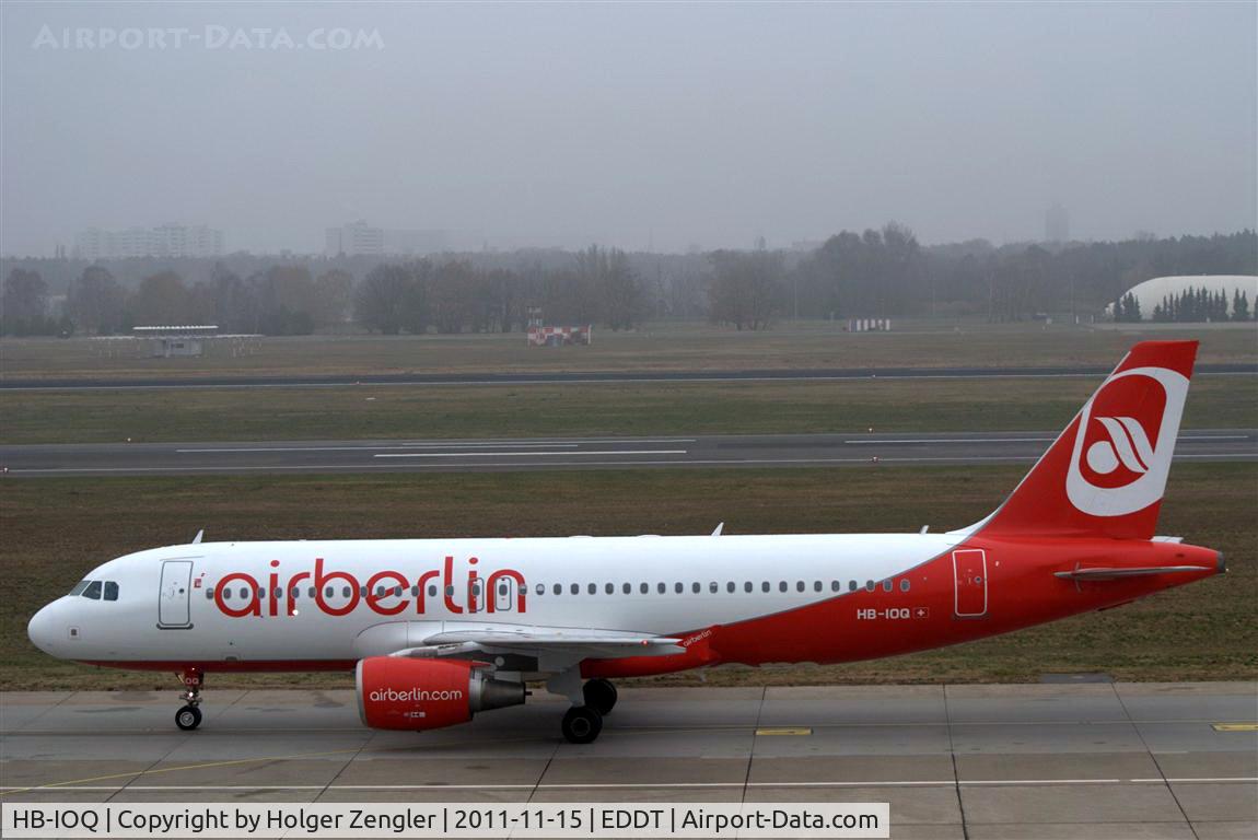 HB-IOQ, 2008 Airbus A320-214 C/N 3422, A swiss airberliner is taxiing to gate no.9.....