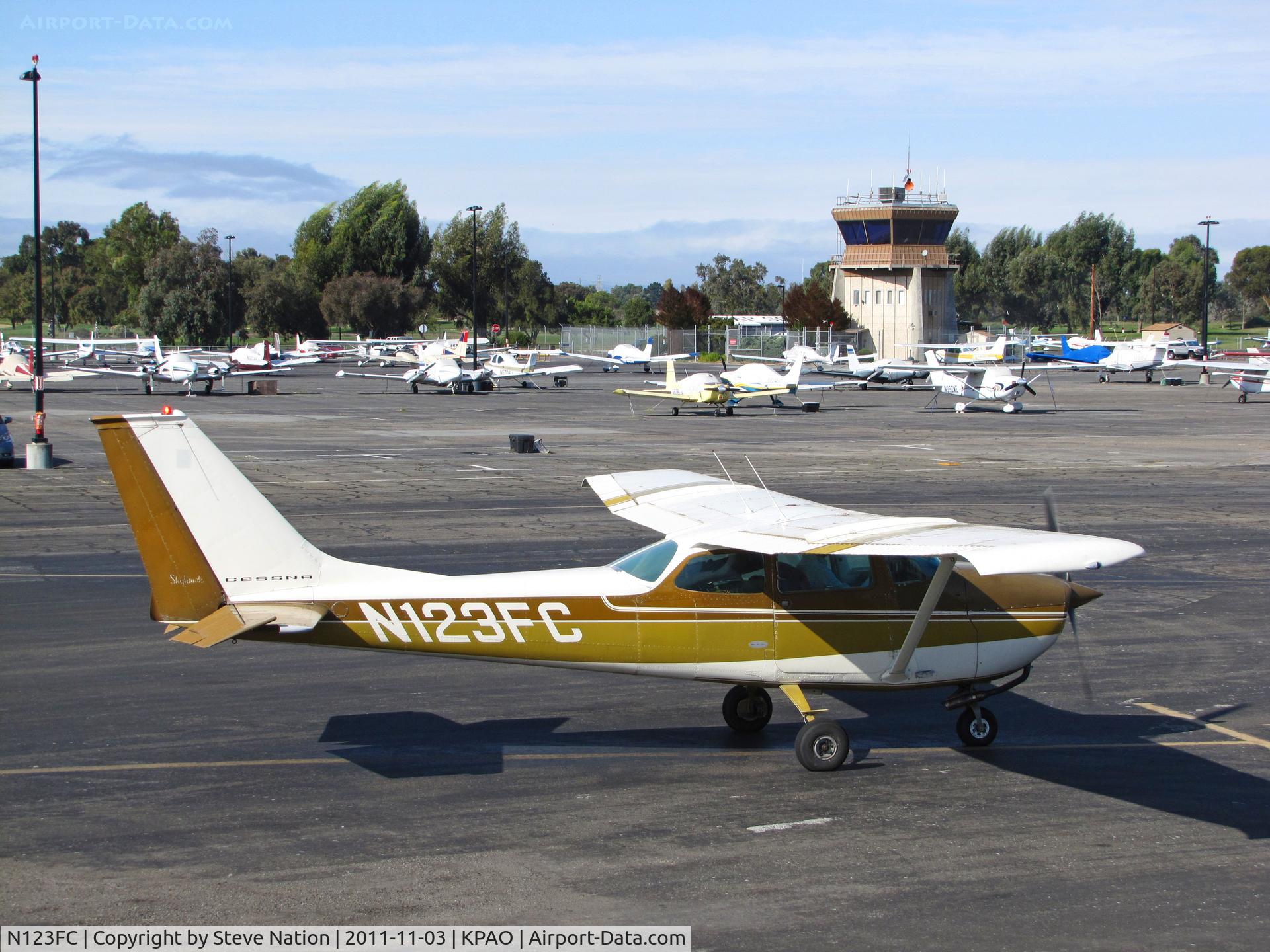 N123FC, 1970 Cessna 172K Skyhawk C/N 17259182, KMC Aircraft (Sisters, OR) 1970 Cessna 172K running up engine prior to departing Palo Alto, CA